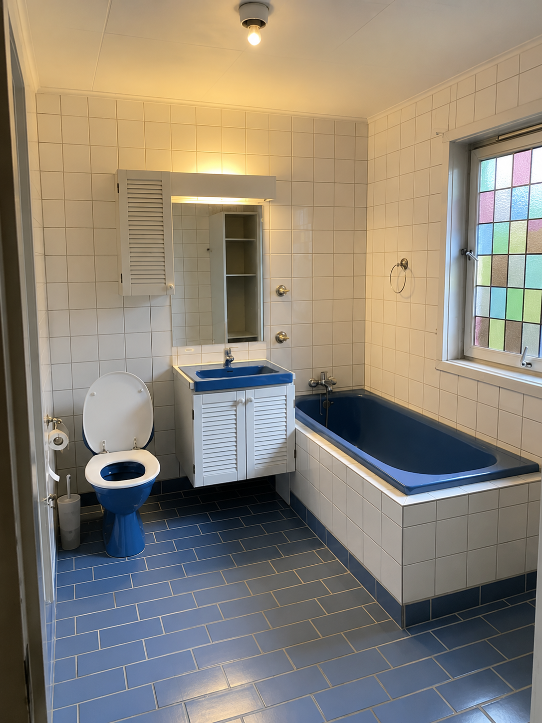 Kew bathroom before renovation